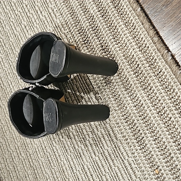 KARL LAGERFELD PARIS Womens black heels - Picture 3 of 3